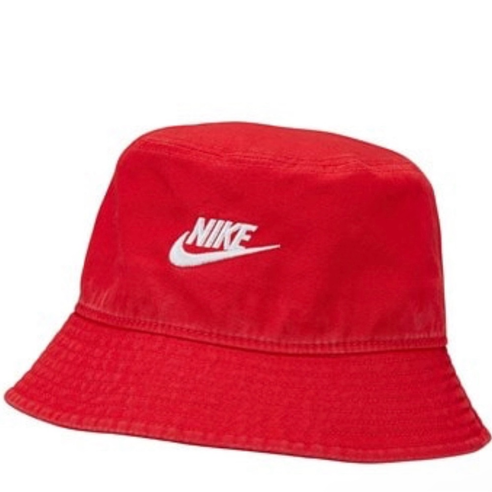 NIKE coral red bucket hat is size S/M! Never worn and in perfect condition!